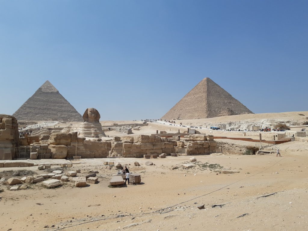 paysage vue sur les pyramides d'Egypte et le Sphynx
